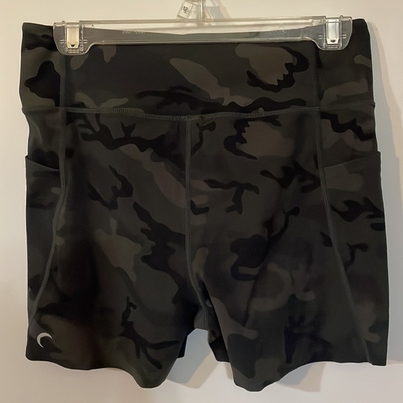 Zyia Bicycle Shorts - Picture 3 of 3